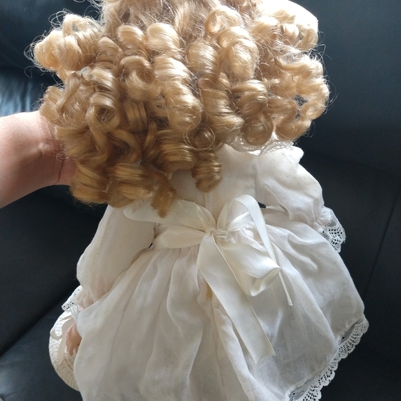 Porcelain doll - Picture 4 of 6